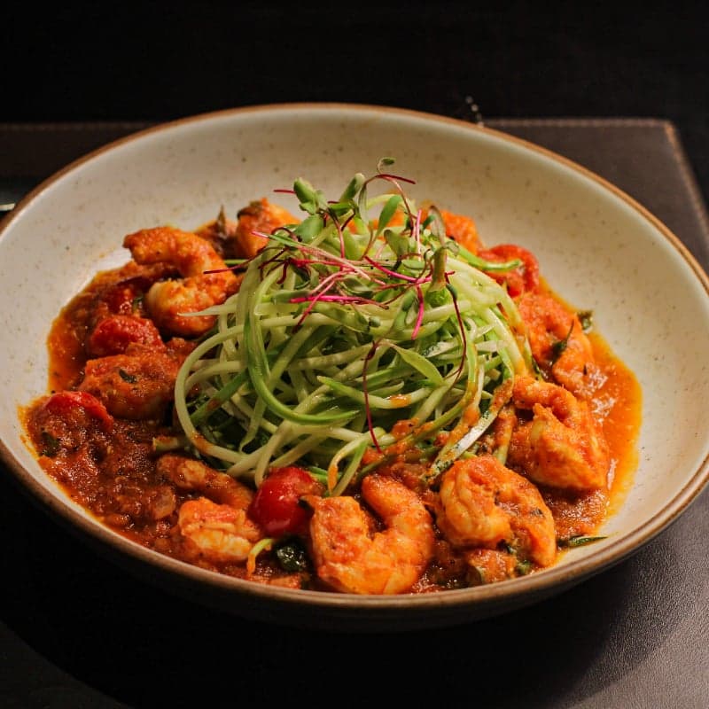 Camarões com Spaghetti de Abobrinha Low Carb
