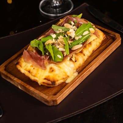 Focaccia de Brie com Parma